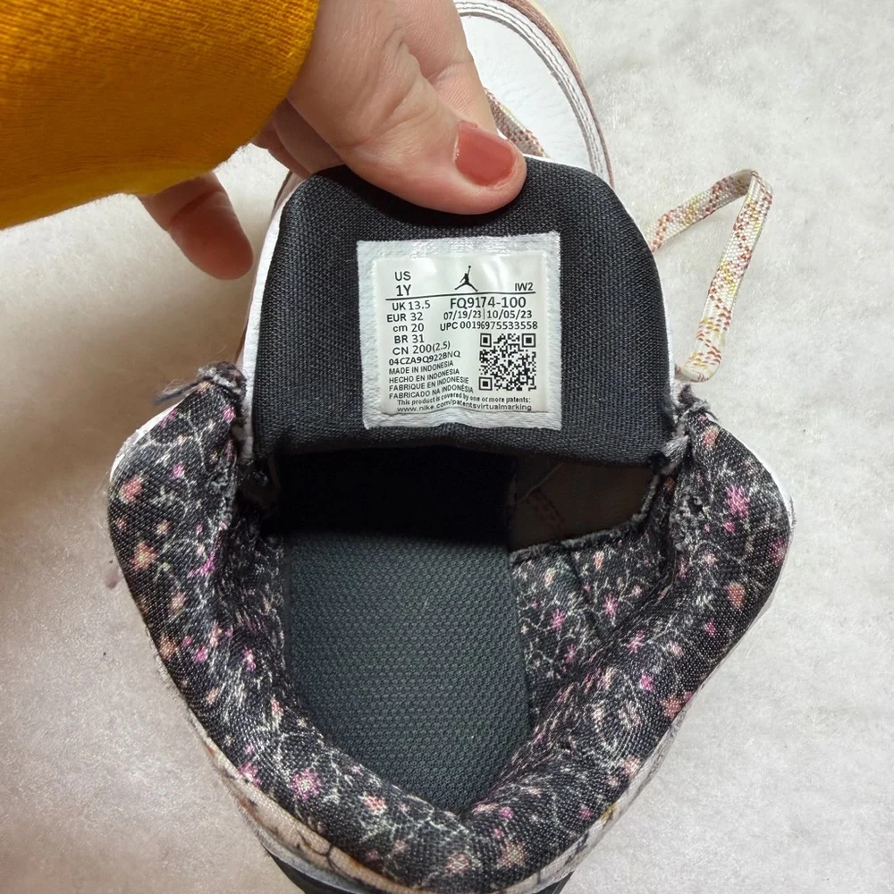 Nike Air Jordan 3 Retro Vintage Floral Youth Mid Shoes Size 1Y - Picture 5 of 9